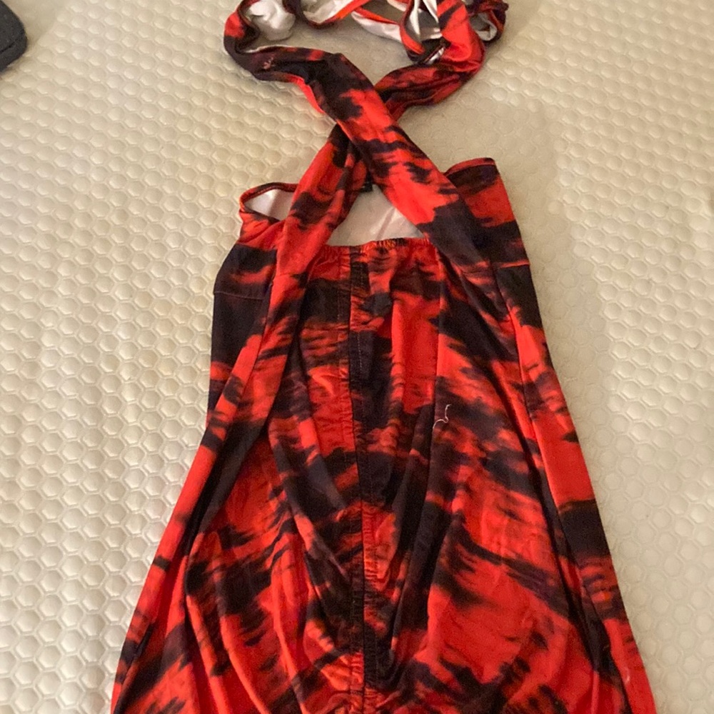 Has like dress dragon beautiful